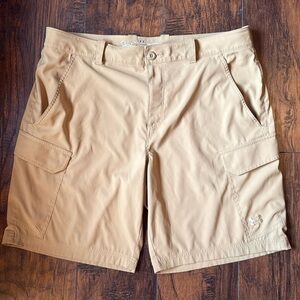 Mens Under Armor Loose Fit Shorts size 40 (F31)